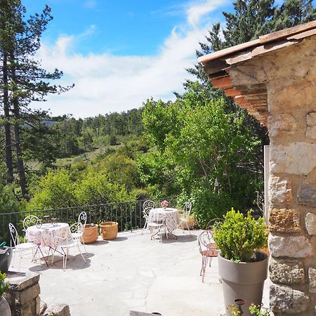 Chambre Familiale Avec Terrasse Aux Portes Du Verdon Apartment Trigance Bagian luar foto