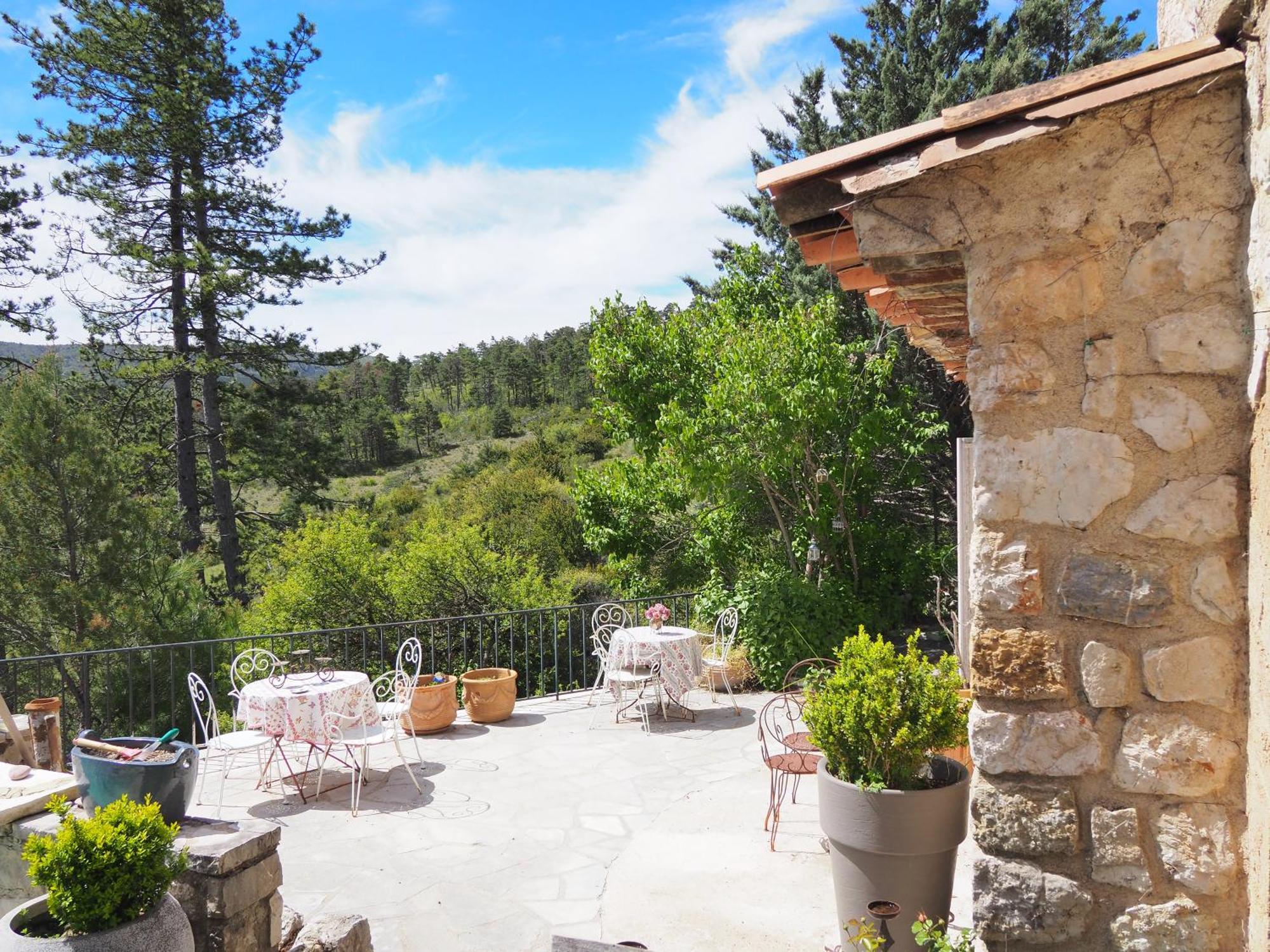 Chambre Familiale Avec Terrasse Aux Portes Du Verdon Apartment Trigance Bagian luar foto
