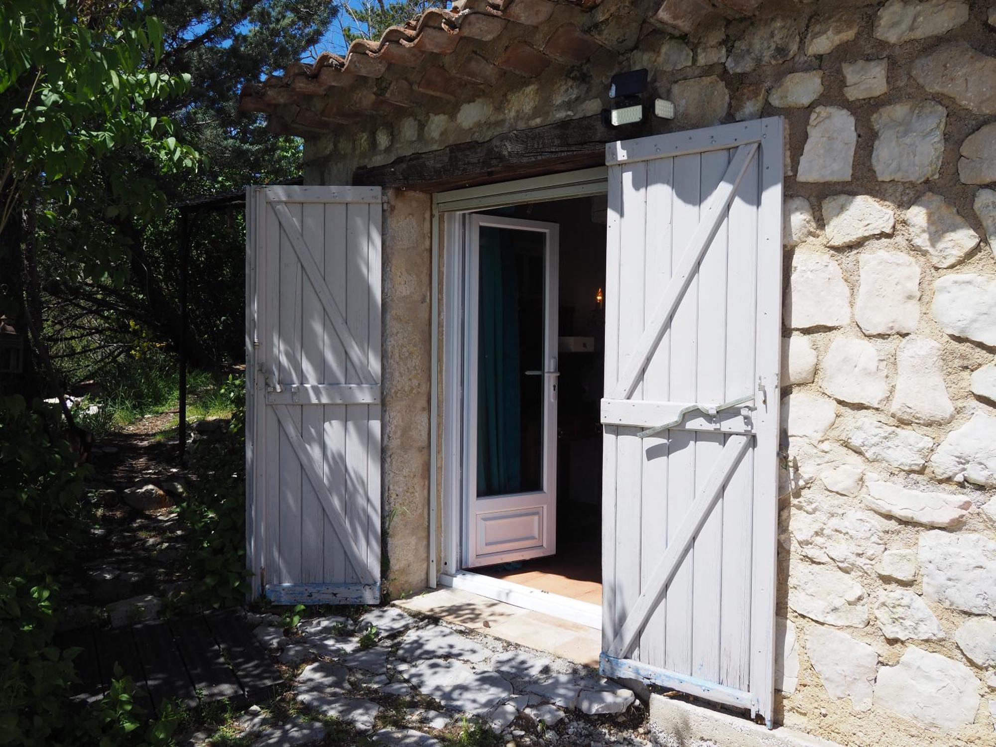 Chambre Familiale Avec Terrasse Aux Portes Du Verdon Apartment Trigance Bagian luar foto